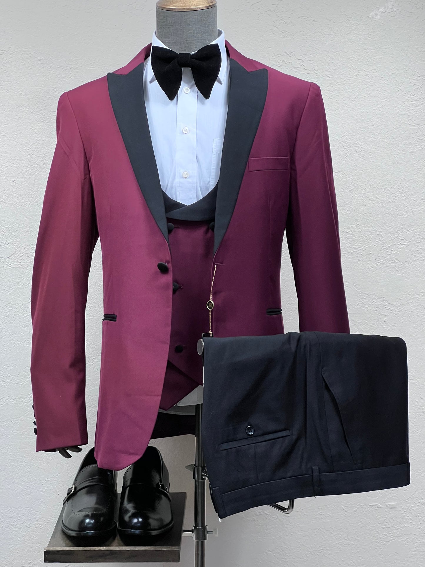 3-Piece ,1-Button ,Slim Fit Maroon Mix To Match Suit with Black Notch Lapel